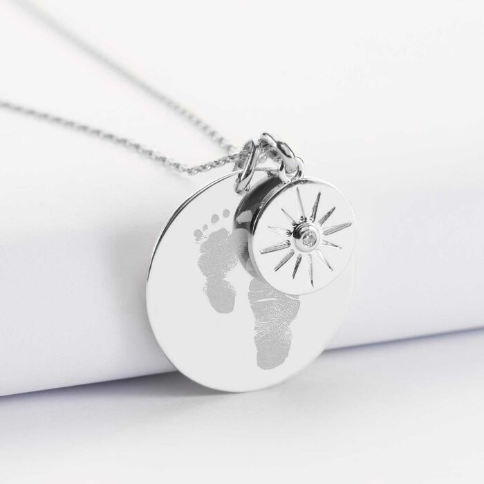 Pendentif personnalisé médaille gravée argent 27 mm et breloque soleil scintillant 14 mm empreintes