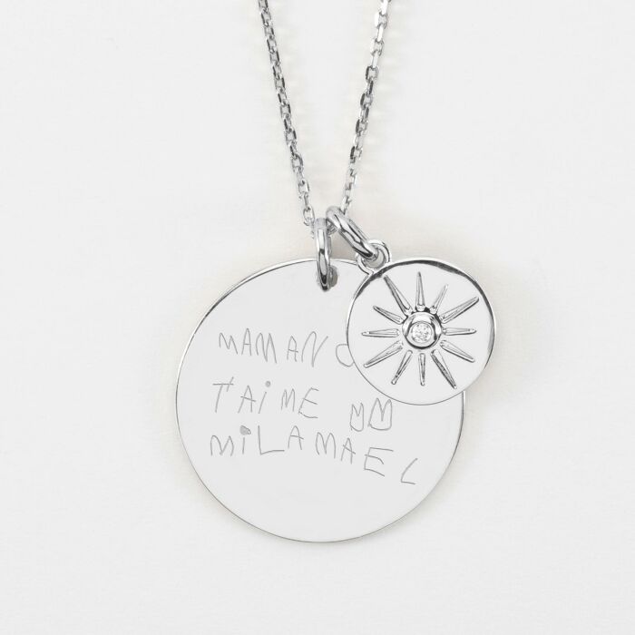Pendentif personnalisé médaille gravée argent 27 mm et breloque soleil scintillant 14 mm texte manuscrit