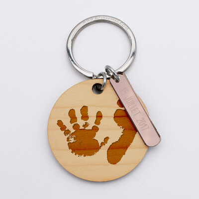 Porte-clés personnalisé gravé bois médaille ronde 50 mm et breloque acrylique miroir 40x8 mm empreintes