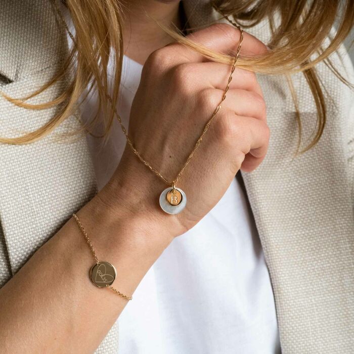 Bracelet chaine personnalisé médaille gravée plaqué or 2 trous 15 mm  - HappyBulle x Mon petit Léon - ambiance