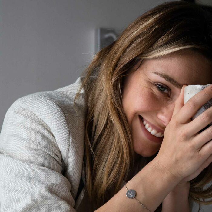 Bracelet chaine personnalisé médaille gravée argent 2 trous 15 mm - HappyBulle x Mon petit Léon - ambiance