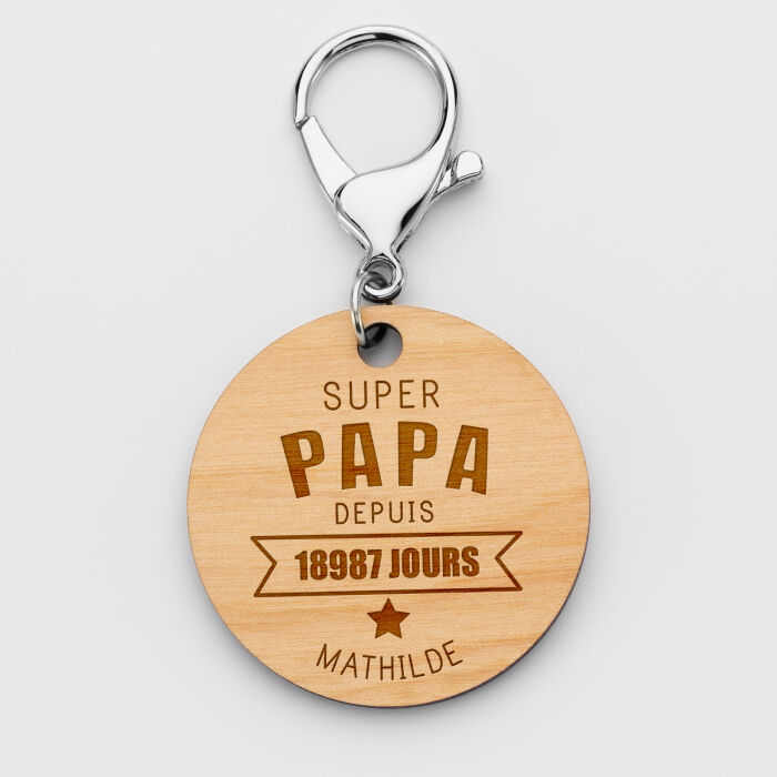 Porte-clés personnalisé gravé bois médaille ronde 50 mm - "Super papa depuis" - Mathilde