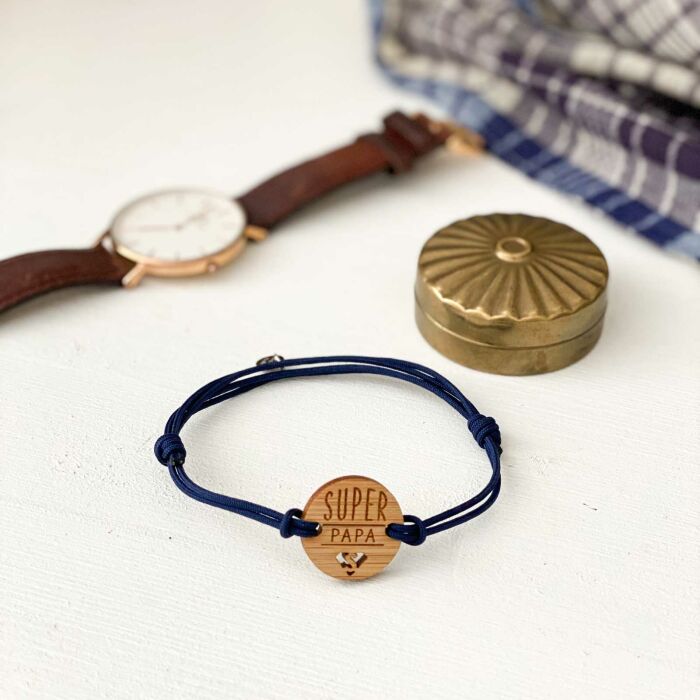 Bracelet Papa homme médaille gravée bois ronde 21 mm - Edition spéciale "Papa super héros" - ambiance seul