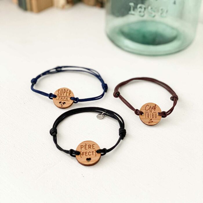 Bracelet Papa homme médaille gravée bois ronde 21 mm - Edition spéciale "Papa super héros" - trio ambiance