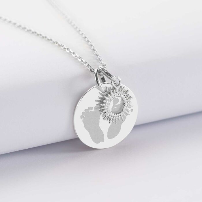 Pendentif personnalisé médaille gravée argent 19 mm et breloque soleil 10 mm - empreintes peids
