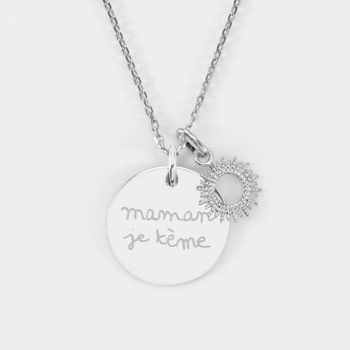 Pendentif personnalisé médaille gravée argent 19 mm et breloque soleil 10 mm - texte manuscrit
