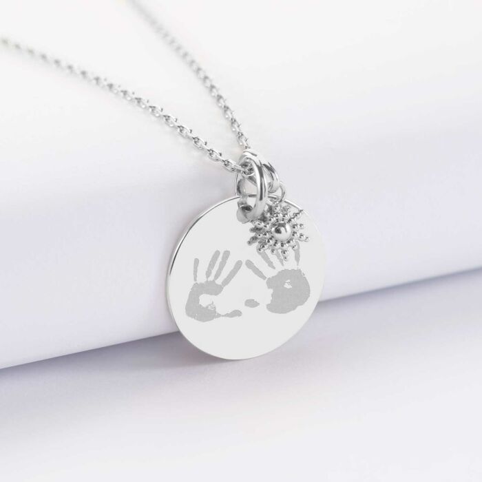 Pendentif personnalisé médaille gravée argent 19 mm et breloque étoile brillante 6 mm - empreintes mains