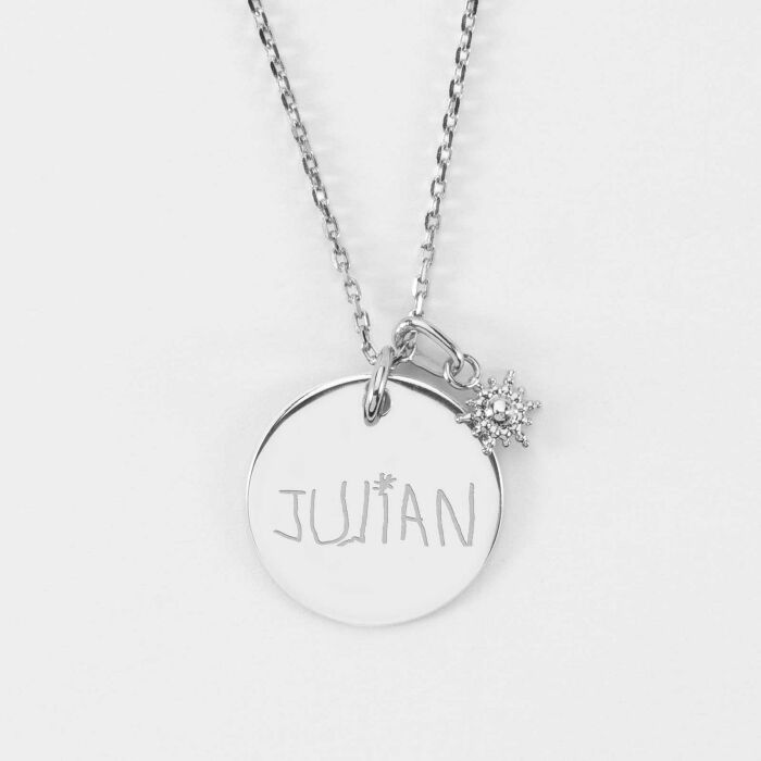 Pendentif personnalisé médaille gravée argent 19 mm et breloque étoile brillante 6 mm - prénom manuscrit