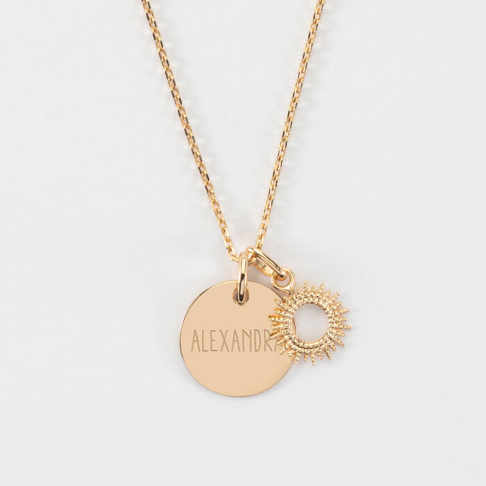 Pendentif personnalisé médaille gravée plaqué or 15 mm et breloque soleil 10 mm - prénom