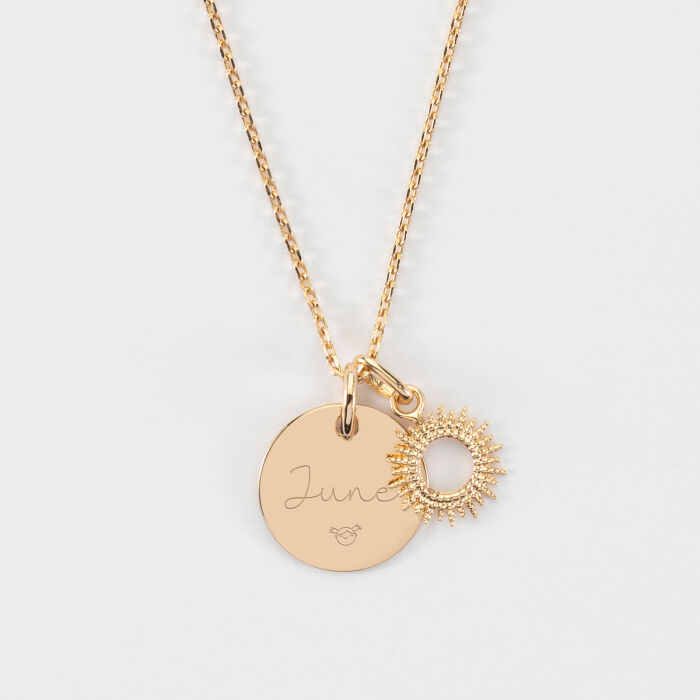 Pendentif personnalisé médaille gravée plaqué or 15 mm et breloque soleil 10 mm - prénom picto fille