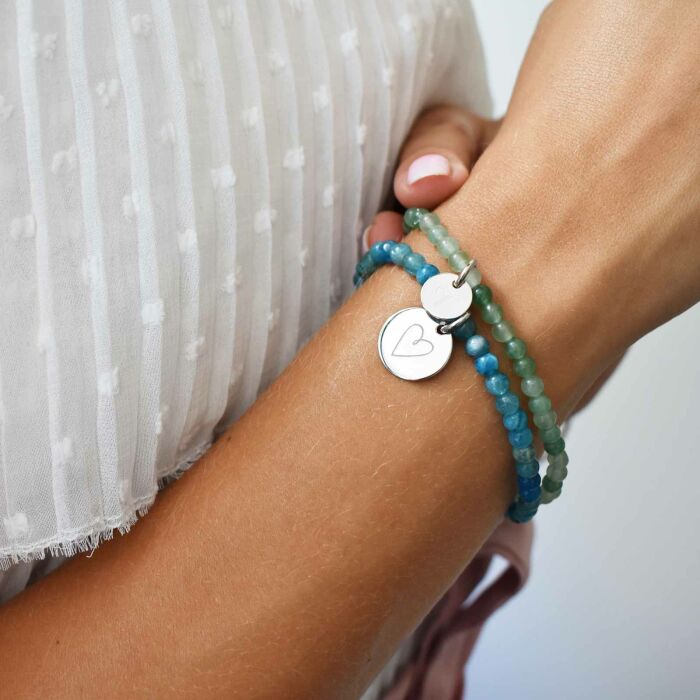 Bracelet perles élastique personnalisé médaille gravée argent ronde 15 mm - ambiance