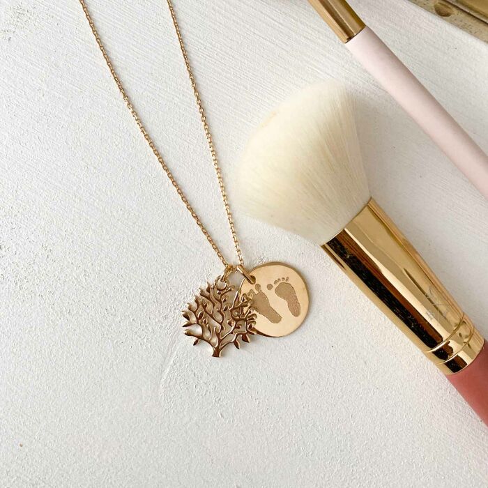 Pendentif famille personnalisé arbre de vie et médaille gravée plaqué or 19 mm - zoom