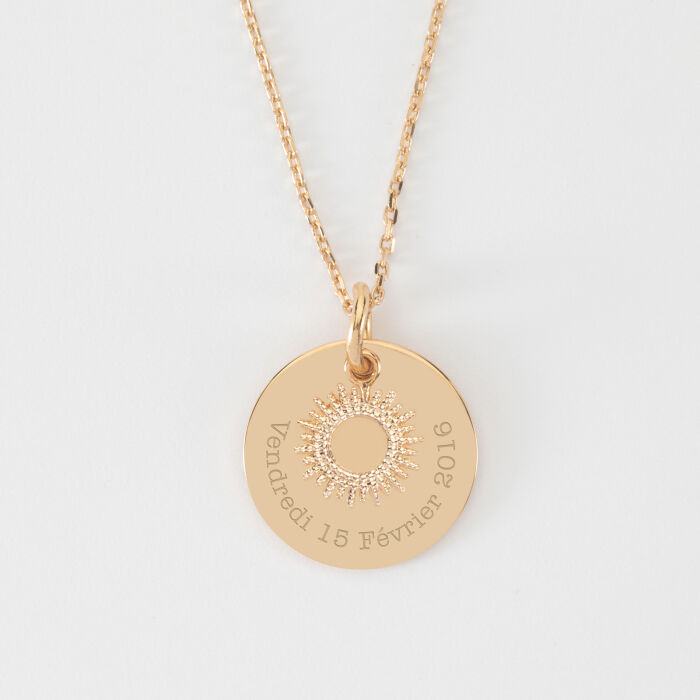 Pendentif réversible personnalisé médaille gravée plaqué or 19 mm et breloque soleil 10 mm - date