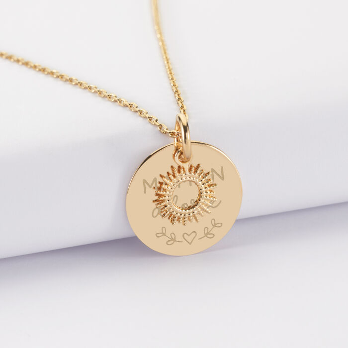 Pendentif réversible personnalisé médaille gravée plaqué or 19 mm et breloque soleil 10 mm - illustration maman