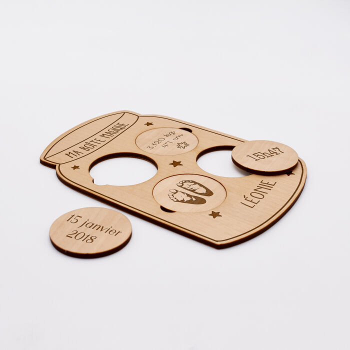 Planche "boîte magique" personnalisée bois gravé 14,5x10 cm - dates - heure - poids - empreintes