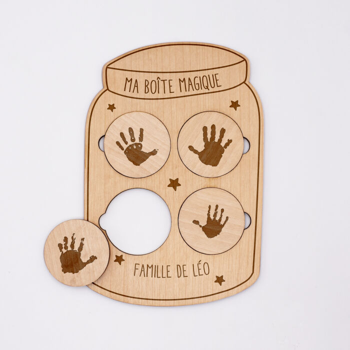 Planche "boîte magique" personnalisée bois gravé 14,5x10 cm - empreintes mains
