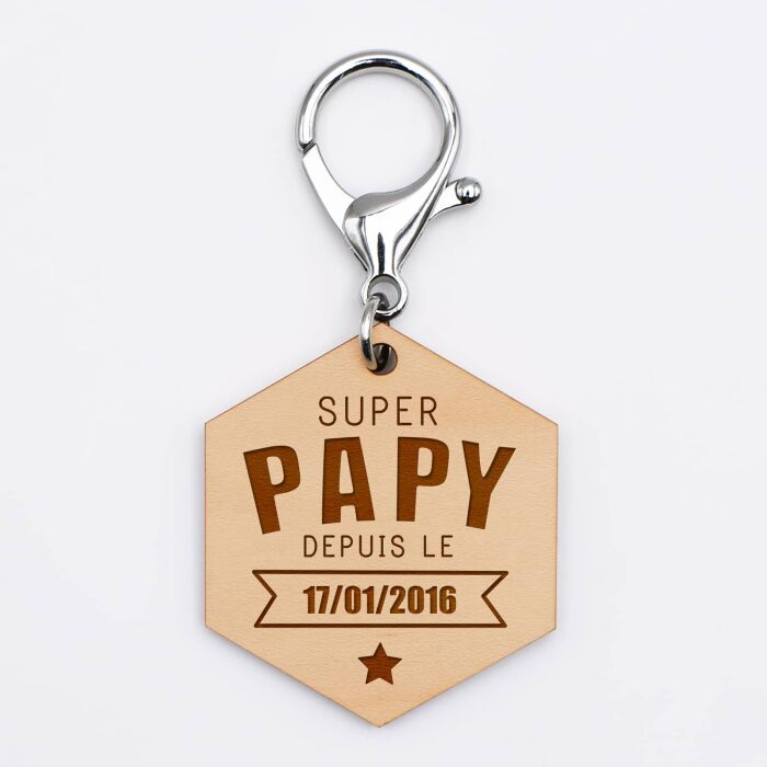 Porte-clés personnalisé gravé bois médaille hexagone 52x45 mm - "Super papy depuis" - 17/01/2016