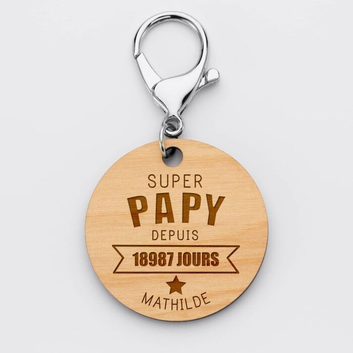 Porte-clés personnalisé gravé bois médaille ronde 50 mm - "Super papy depuis" - 18987 jours