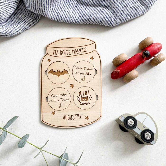 Planche "boîte magique" personnalisée bois gravé 14,5x10 cm - ambiance