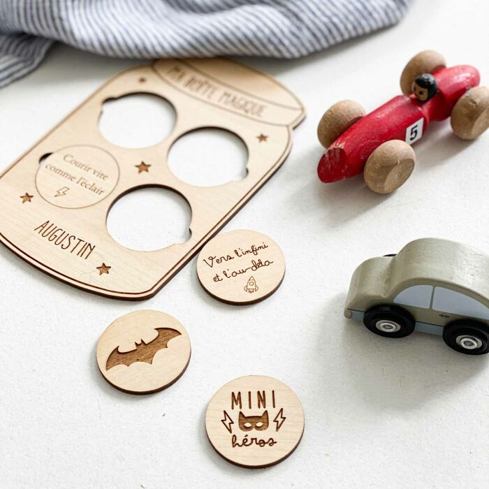 Planche "boîte magique" personnalisée bois gravé 14,5x10 cm - jetons ambiance