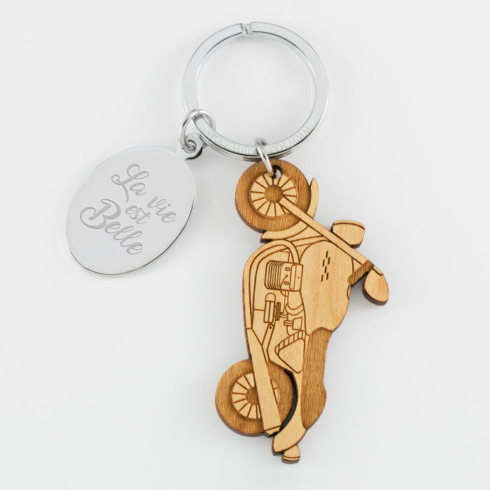 Porte clé personnalisé médaille gravée ovale acier et breloque bois moto - illustration