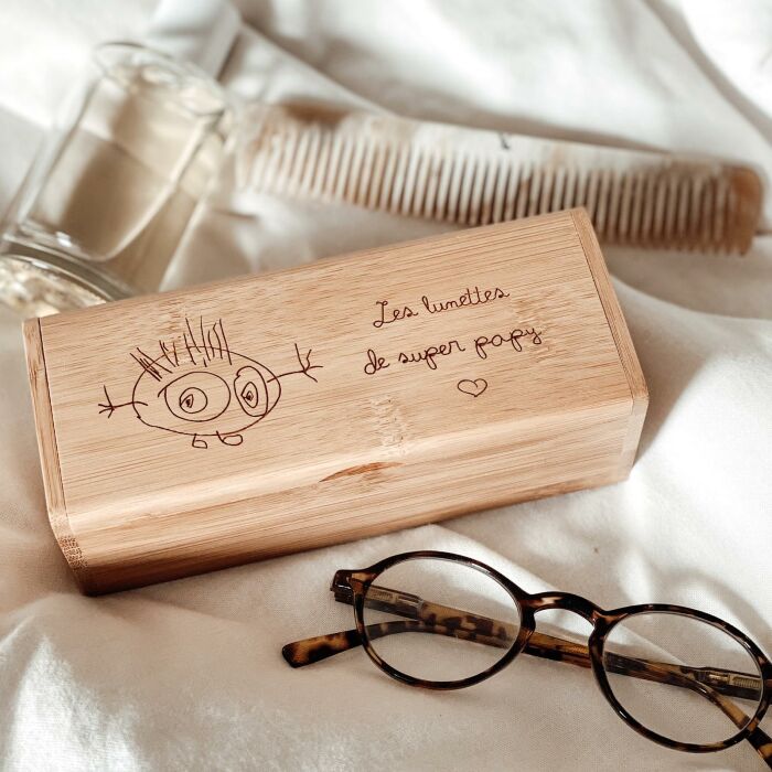 Personalised engraved wooden glasses-case