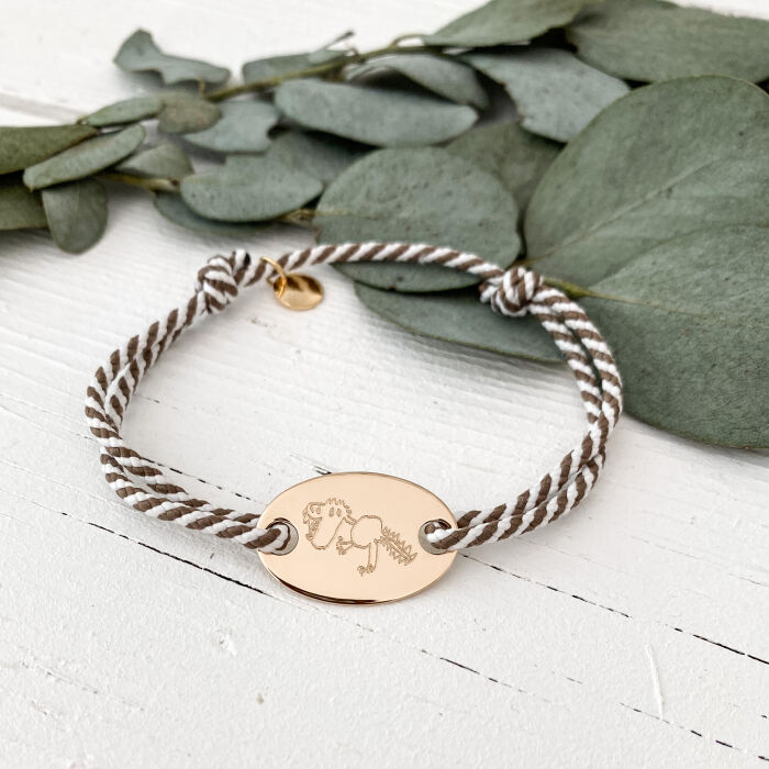 Bracelet homme personnalisé cordon marin tressé médaille gravée plaqué or ovale 25x16 mm - ambiance