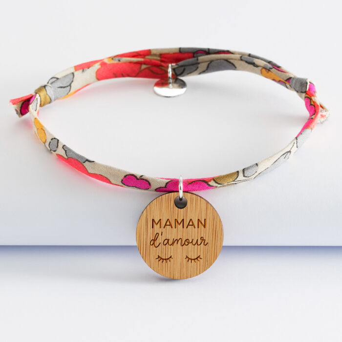 Bracelet Liberty personnalisé médaille gravée bois dormeuse ronde 20 mm - illustration maman