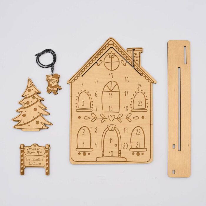 Calendrier de l'avent personnalisé "la tournée du père noël" bois gravé - Eléments