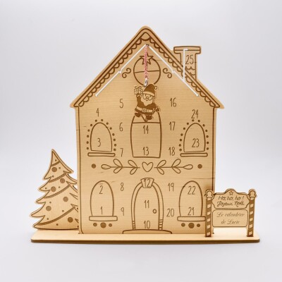 Calendrier de l'avent personnalisé "la tournée du père noël" bois gravé - Lucie