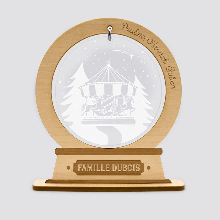 Boule à neige personnalisée bois gravé - édition spéciale "Manège enchanté" - famille dubois