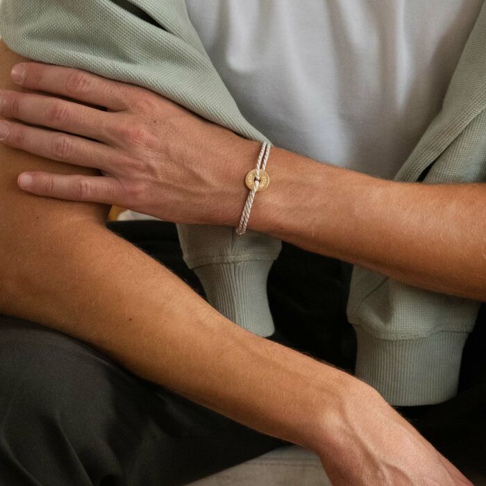 Bracelet homme personnalisé cordon marin tressé médaille gravée plaqué or cible 16 mm - deux prénoms