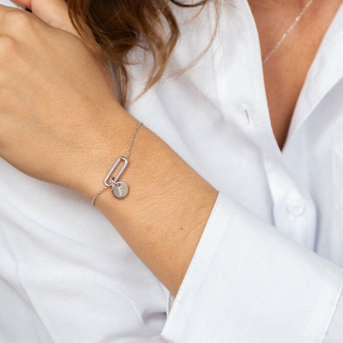 Bracelet chaîne ovale ouvert personnalisé médaille gravée argent 10 mm - initiale gravée F
