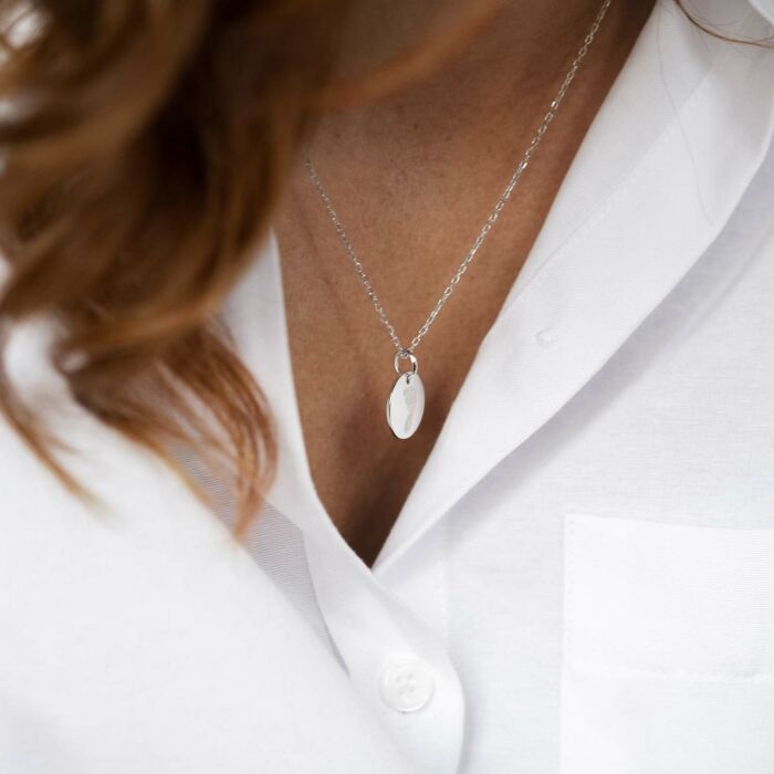 Pendentif personnalisé médaille gravée argent 15 mm - empreinte de pied gravée