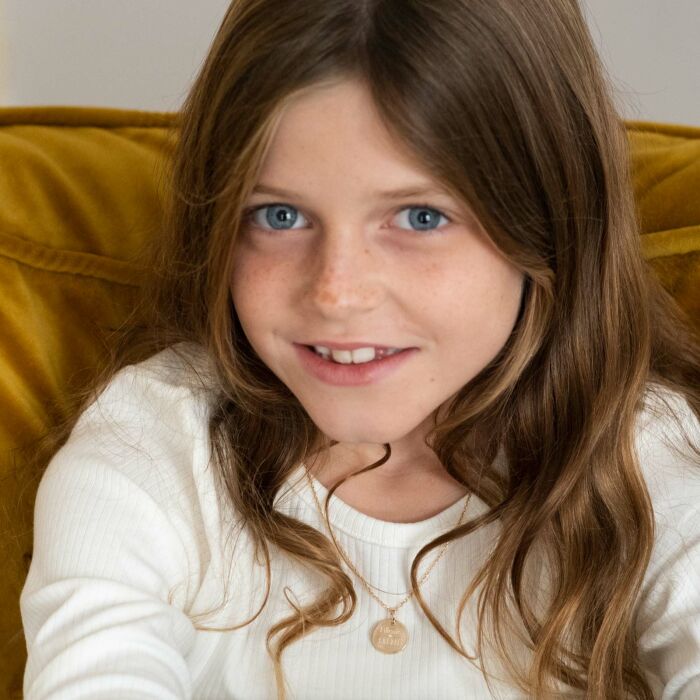 Pendentif enfant personnalisé médaille gravée plaqué or 15 mm - pendentif porté