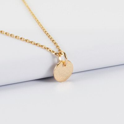 Pendentif initiale personnalisé médaille martelée gravée plaqué or 10 mm - Texturée 2