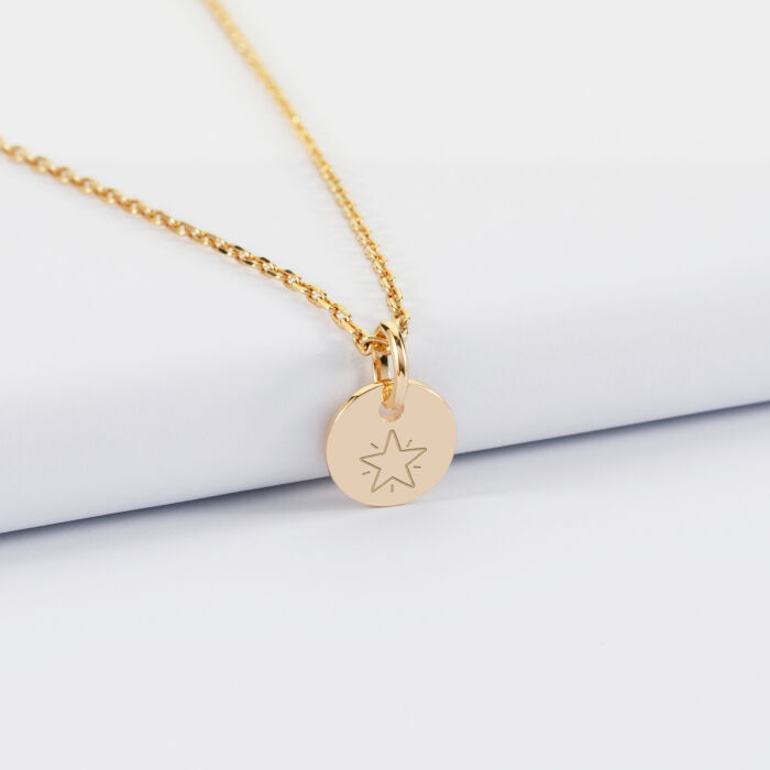 Pendentif initiale personnalisé médaille martelée gravée plaqué or 10 mm - illustration