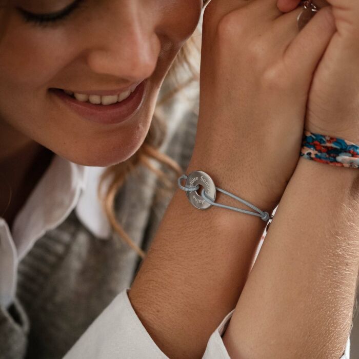 Bracelet personnalisé médaille gravée argent cible 20mm - porté