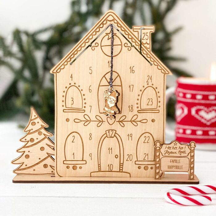 Calendrier de l'avent personnalisé "La tournée du Père Noël" bois gravé