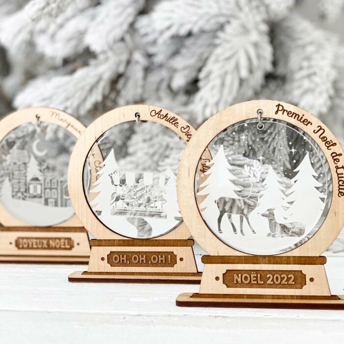 Boule à neige personnalisée bois gravé - édition spéciale "Village féérique"
