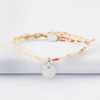 Bracelet enfant personnalisé Liberty médaille martelée gravée initiale argent 10mm - texturée 2