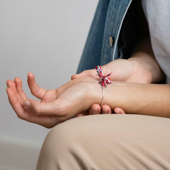 Bracelet personnalisé jonc argent et cordon Liberty médaille gravée 19 mm - fleuri