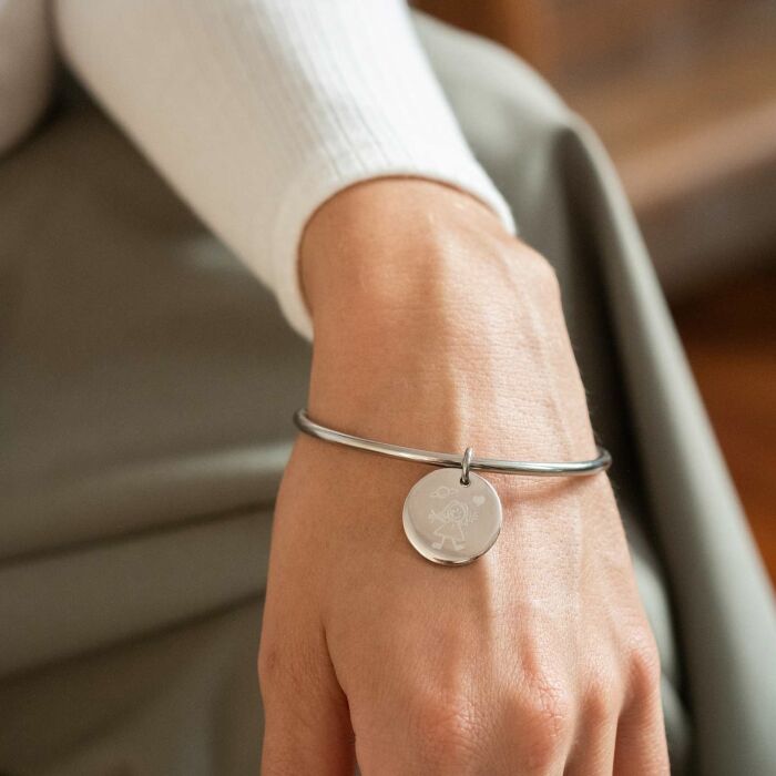 Bracelet jonc constellation personnalisé médaille gravée acier 20 mm - porté