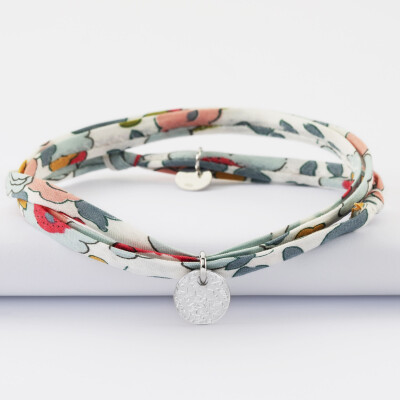 Bracelet 3 tours Liberty personnalisé initiale médaille gravée martelée argent 10 mm - texturée argentée