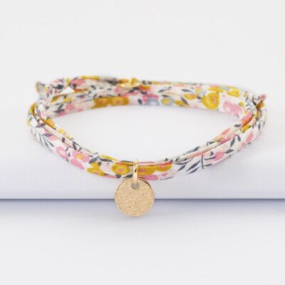 Bracelet 3 tours Liberty personnalisé initiale médaille gravée martelée plaqué or 10 mm - fleuri