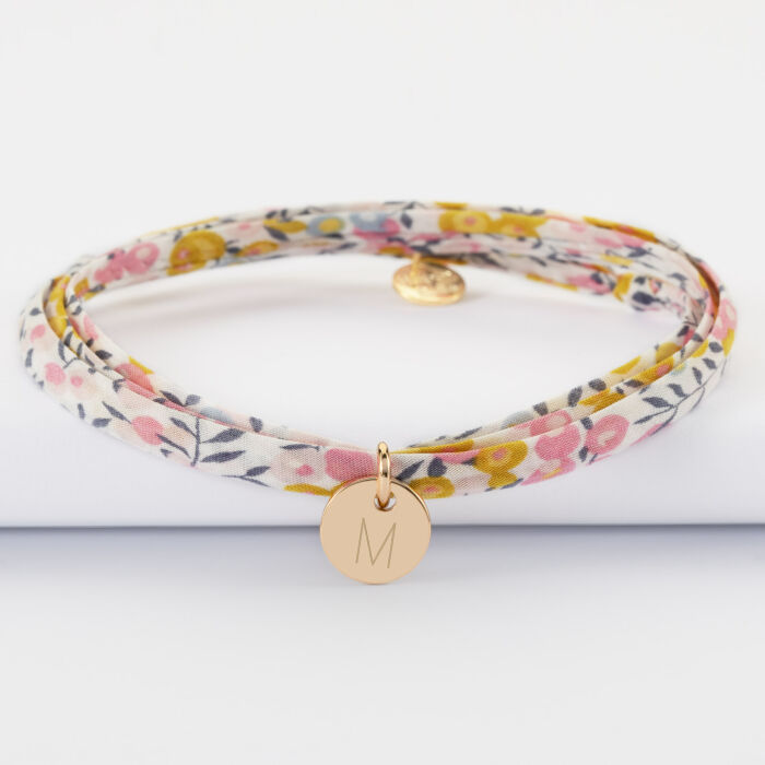 Bracelet 3 tours Liberty personnalisé initiale médaille gravée martelée plaqué or 10 mm - gravure M