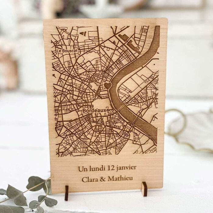 Cadre "Géo map" personnalisé bois gravé 15x10 cm avec support - date