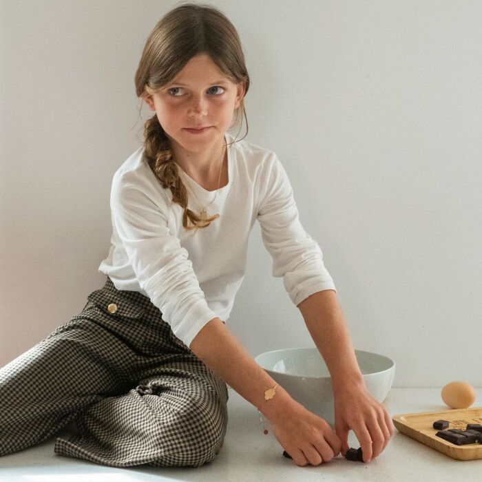 Bracelet chaîne enfant personnalisé médaille gravée plaqué or nuage 2 trous 20x14 mm - ambiance