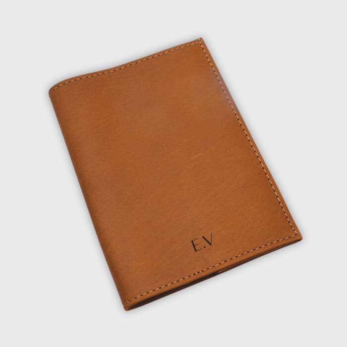 Porte passeport personnalisé lionne - initiale