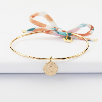 Bracelet personnalisé jonc plaqué or et cordon Liberty médaille martelée gravée 10 mm - face martelée